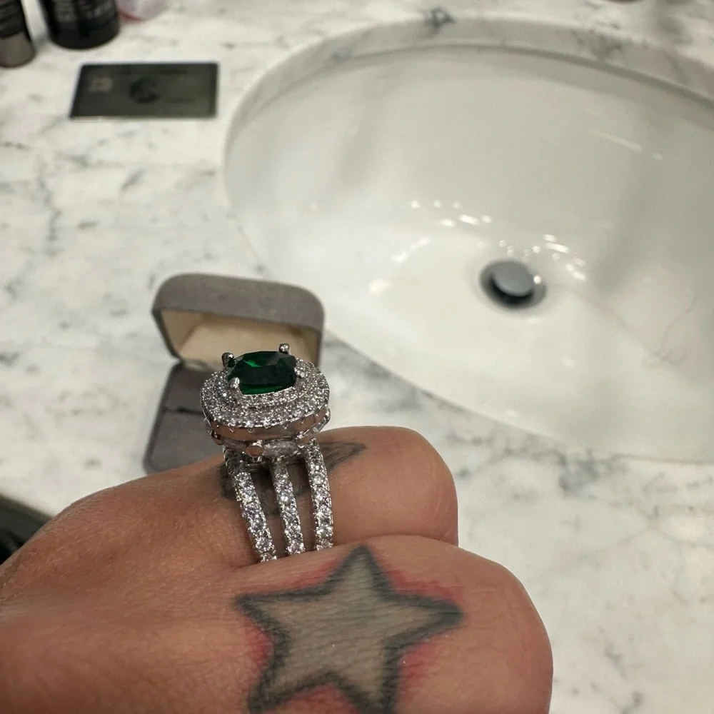 New emerald green big stone engagement ring - Picture 6 of 7